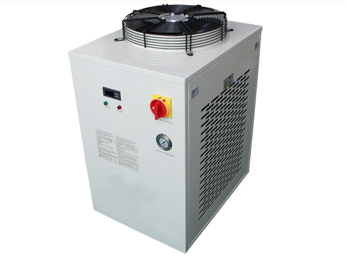 UV LED固化光源設(shè)備的三大配置照射頭、水冷機(jī)、電源驅(qū)動(dòng)